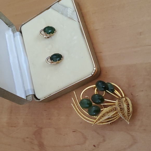 Genuine Jade and Rhinestone Goldtone Brooch only - Picture 7 of 8